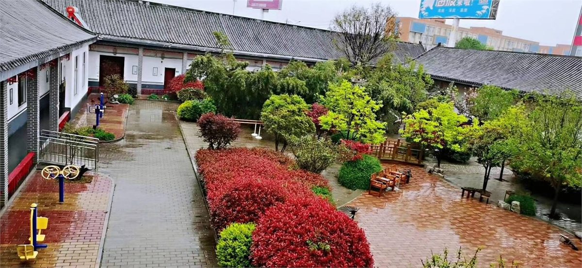 邹城市寸草春晖老年公寓院内环境